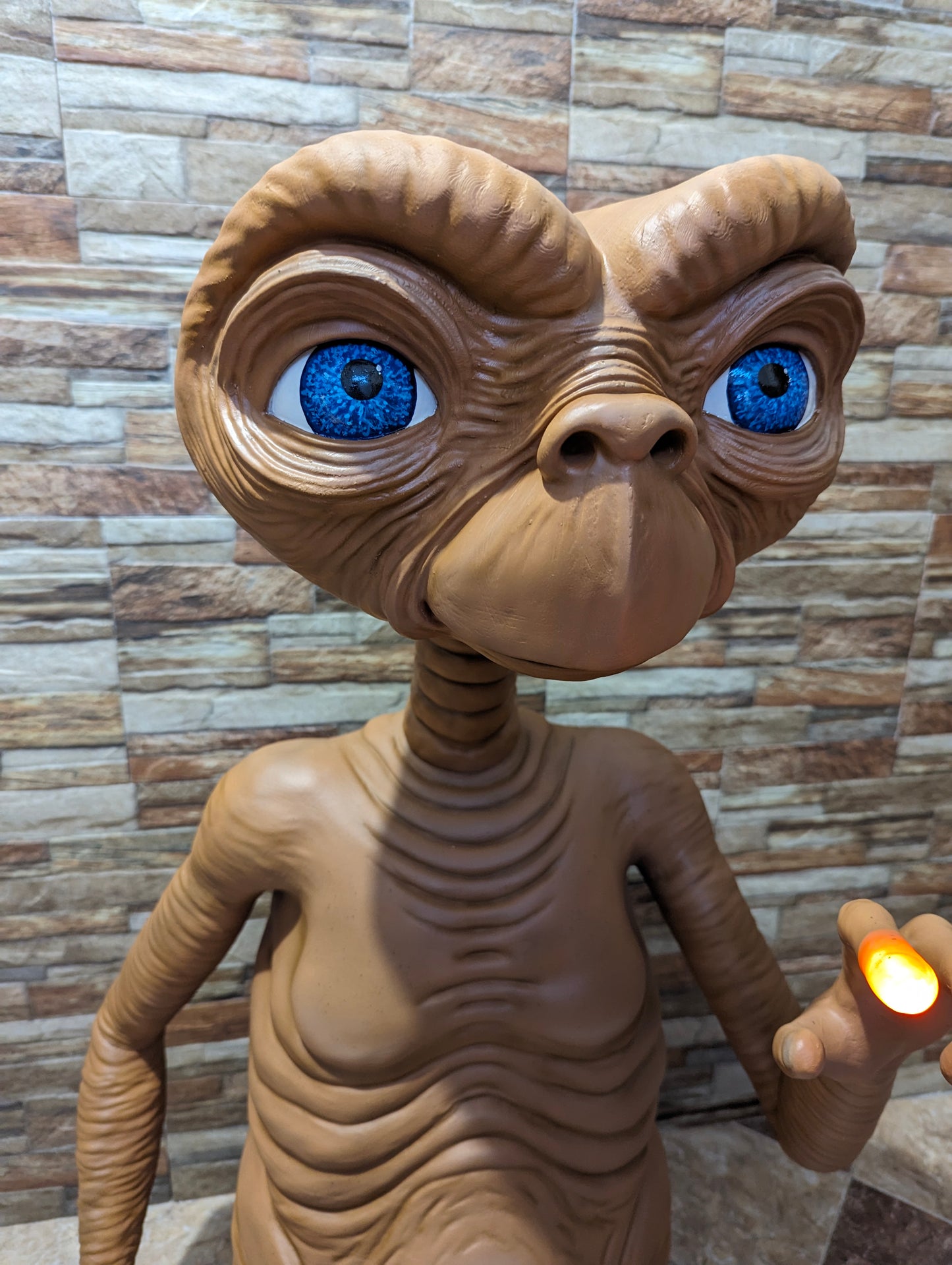 Figura E.T el extraterrestre a tamaño real.